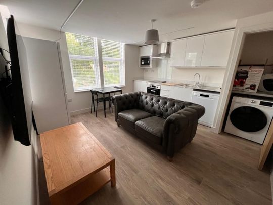References Pending - 2 bed Apartment - Photo 1