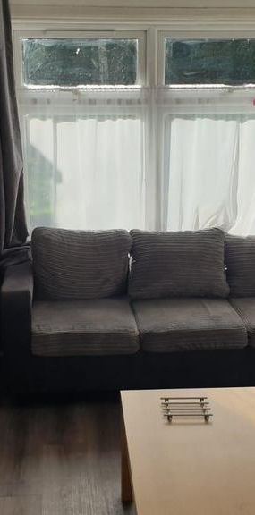 5 bedroom detached bungalow to rent - Photo 1