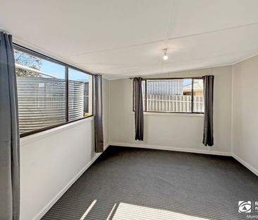 Spacious Four Bedroom Home - Fully Renovated! - Photo 4