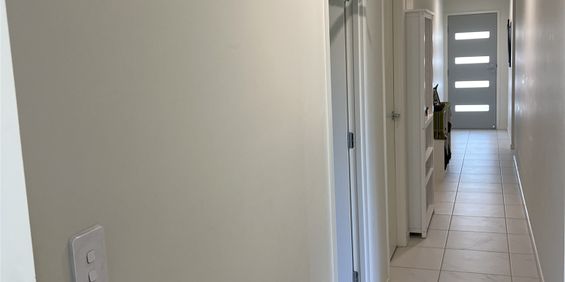 3 Bedroom Home in Flinders View - Photo 3