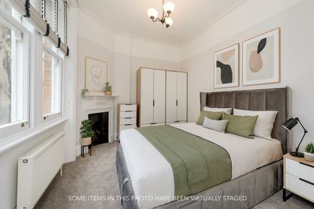 St Martin's Lane, WC2H - Photo 2