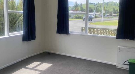 Spacious 2-Bedroom Flat - Photo 5