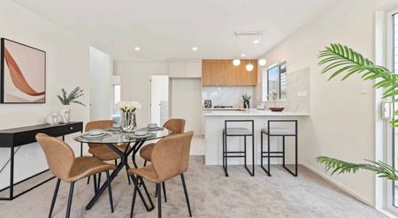 Four Bedroom Beauty! - Photo 3