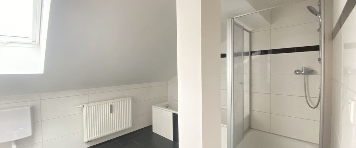 Hübsche 2,5 ZKB im Dachgeschoss, - Photo 1