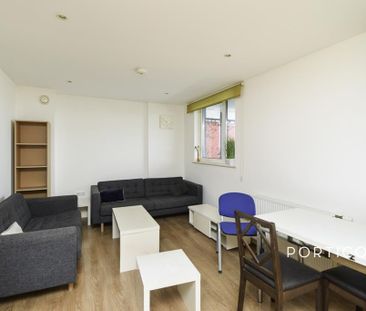 3 bedroom flat to rent - Photo 2