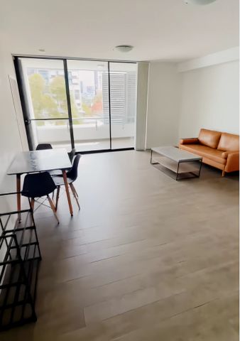 2 bed 2 bath - Photo 2