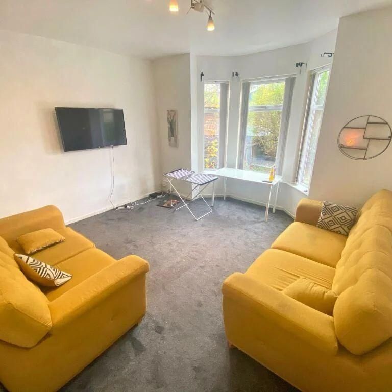 1 bedroom in a flat share to rent - Photo 1