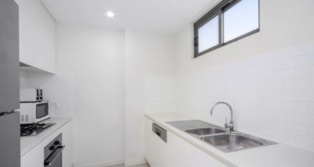 A massive home near amenities with pool - Photo 4