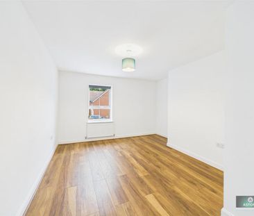 1 bedroom coach house to rent - Photo 3