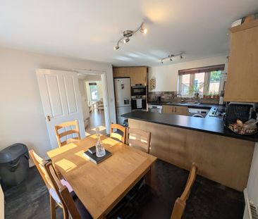 3 bedroom semi-detached house to rent - Photo 4