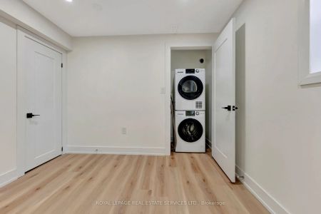 Detached Home For Lease | W9044225 - Photo 5