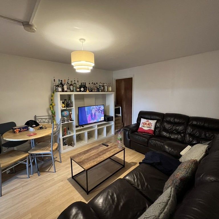 Fountayne House, Lawrence Square - P10024 - Photo 1