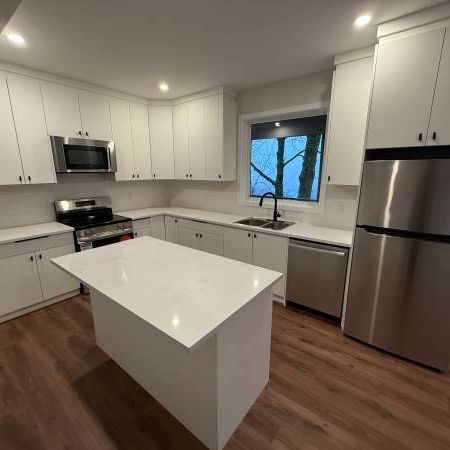 Spacious 2 Bedroom Unit with a View! - Photo 3