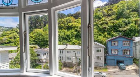 Large five bedroom villa - available 20th Jan - Photo 5