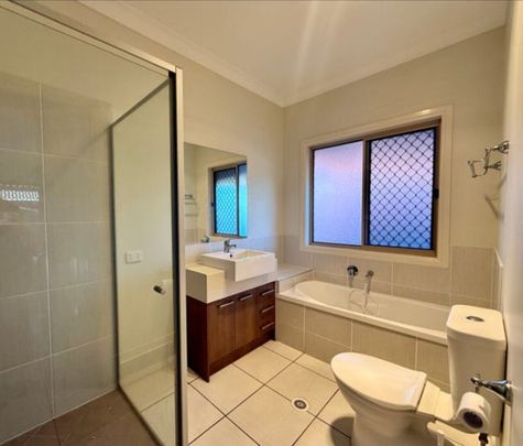 Springfield Lakes - Photo 1