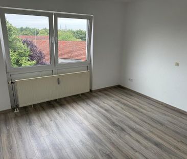 Auf Wunsch neue Einbauküche für Sie – sanierte Balkonwohnung zu sof... - Foto 1