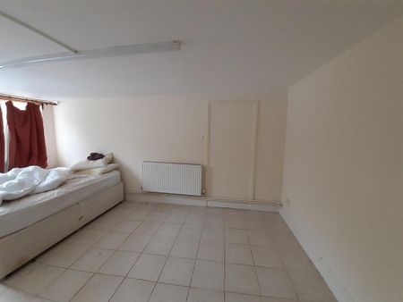 3 bedroom apartment to rent - Photo 2