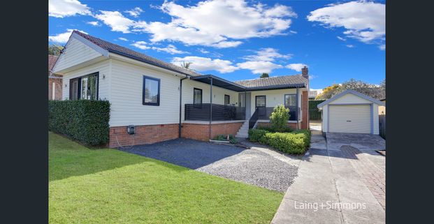 Modern Family Home in a Prime Location - Photo 1