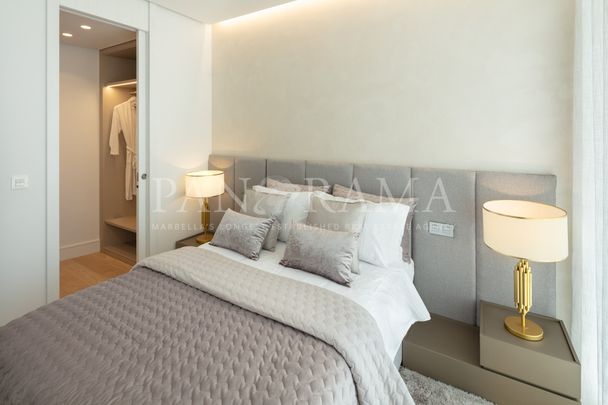 Stunning villa only a few minutes walk from amenties in Nueva Andalucía - Photo 1