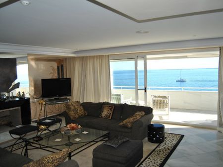 3 bedroom luxury Apartment for rent in Paseo marítimo, Marbella, Malaga, Andalusia - Photo 5