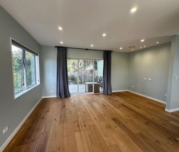 Spacious 5-Bedroom Family Home in Bayswater - Photo 5