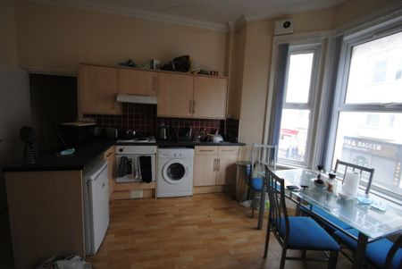 2 Bedroom Student Flat in Lansdowne - Photo 4