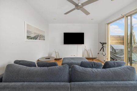 Luxurious Townhouse Overlooking The Bay - SHORT TERM LEASE ONLY - Photo 4
