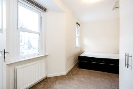 4 bedroom terraced house to rent - Photo 4