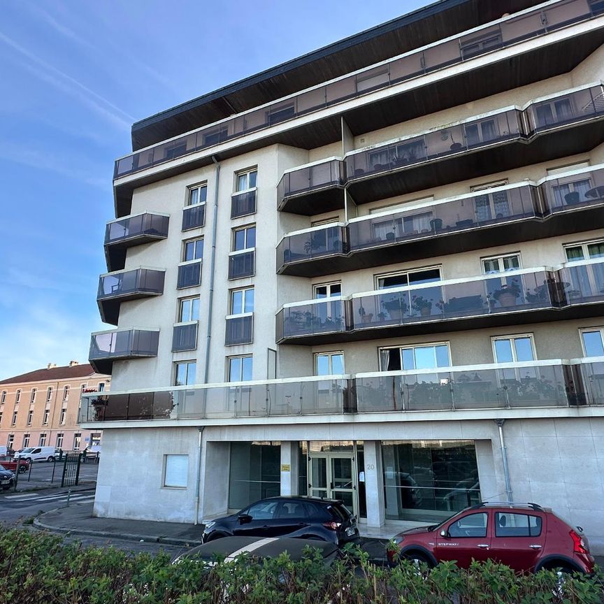 Location Appartement 3 pièces 107m² CHERBOURG-EN-COTENTIN 50100 - Photo 2