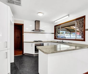 Spacious 4 Bedroom Home! - Photo 6