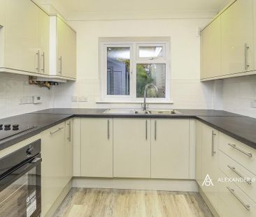 3 bedroom semi-detached house to rent - Photo 6