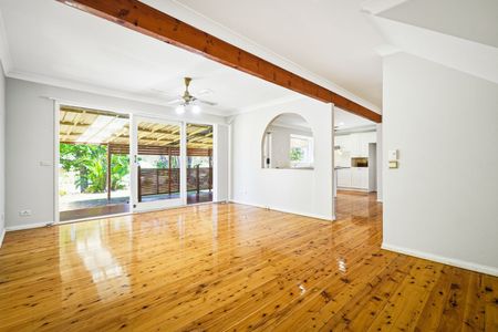 Spacious 5-Bedroom Family Haven in a Peaceful, Convenient Location - Photo 3