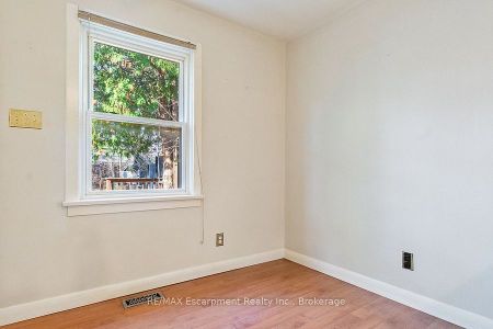 For Lease - 115 Stewart Street, Oakville, Ontario - Photo 2