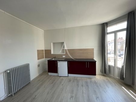 Location Appartement 1 pièce 29m² FONTENAY LE COMTE 85200 - Photo 4