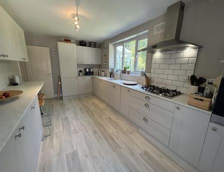 3 Bedroom Detached Available Arranging tenancy - Photo 2