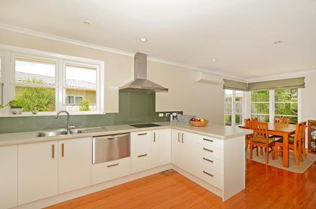 Lovely Heretaunga 3 Bedroom Home - Photo 4