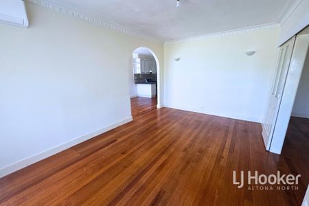 Spacious Family Home in a Prime Location - Photo 2