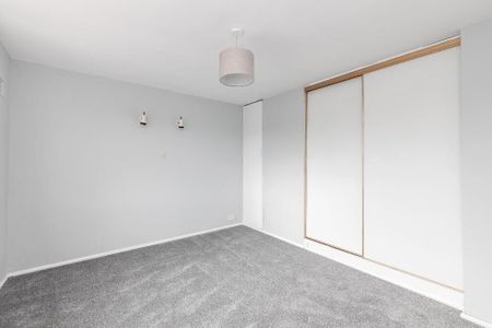 38 Erinvale Avenue, Belfast, BT10 0FN - Photo 4