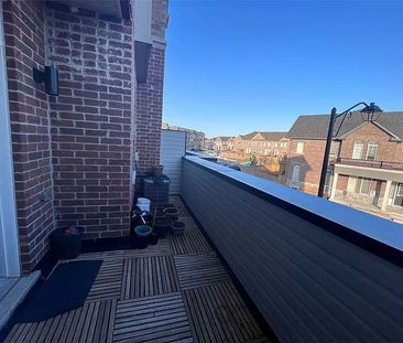 For Lease - 302 Clay Stones Street, Newmarket, Ontario - Photo 4