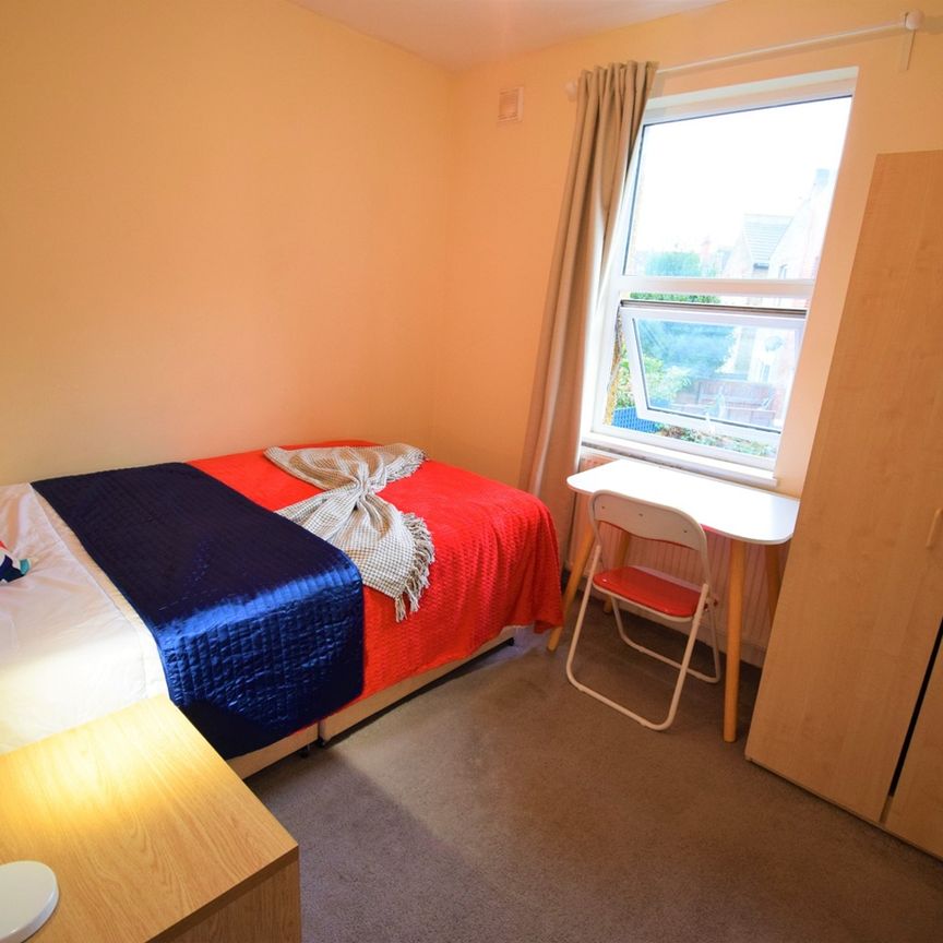 Room in a Shared Flat, Chapter Road, NW2 - Photo 1