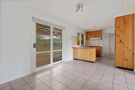 Cosy & Comfortable Home in a Prime Location&excl; - Photo 3