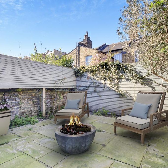 2 bedroom terraced house to rent - Photo 1