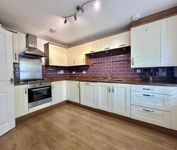 4 bedroom semi-detached house to rent - Photo 5