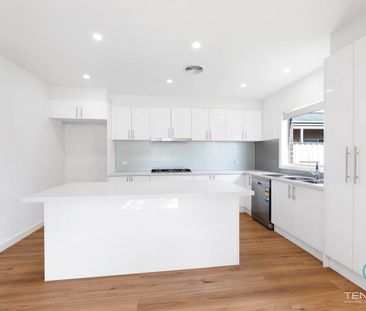 Stunning Modern 4-Bedroom Townhouse – Perfect for the Whole Family! - Photo 6