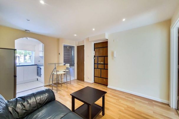 1 bedroom flat to rent - Photo 1