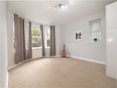 3 Bed Flat, Croydon Road, SE20 - Photo 2
