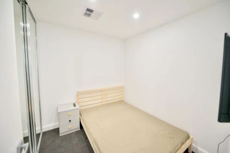 For Lease – Stylish Two-Bedroom Apartment in the Heart of the City - Photo 3