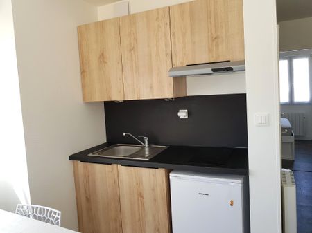 Location Appartement 2 pièces 27m² LES SABLES D OLONNE 85100 - Photo 3