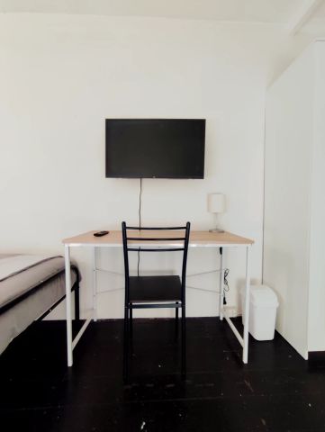 Room 3 #290B - Photo 2