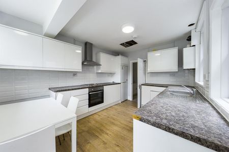 4 bedroom House To Let - Photo 2